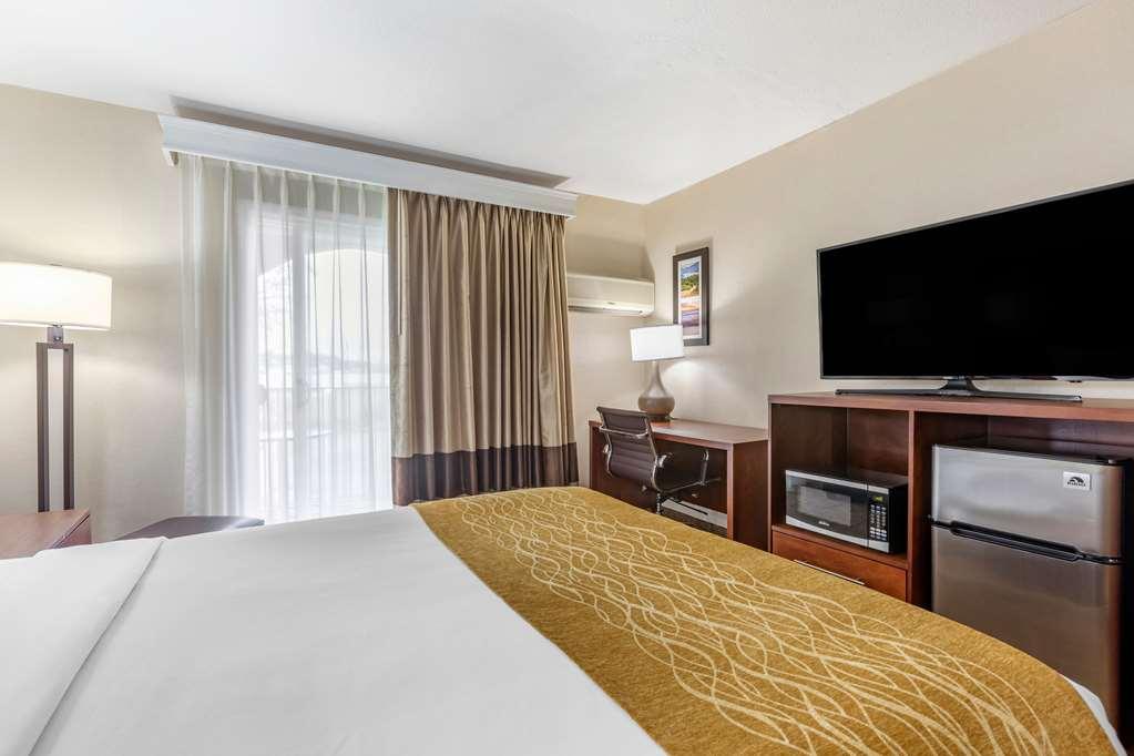 Comfort Inn Escondido San Diego North County Room photo
